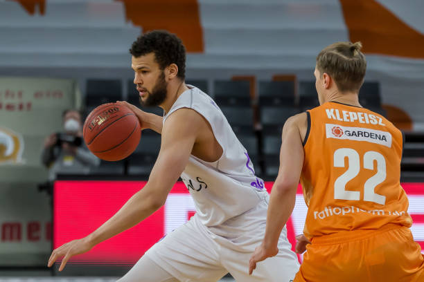 在他执掌奔 在他执掌奔